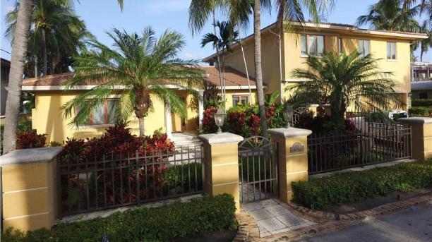 private dock, heated swimming pool, prime location las olas isles