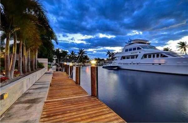 single family homes for sale on the water in the landings section of fort lauderdale, florida